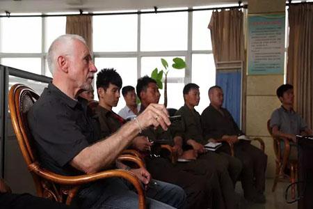 Nemeckí odborníci vykonávajú teoretickú a praktickú prípravu pre firmu welders.jpg German experts conduct theoretical and practical training for our company’s welders.jpg