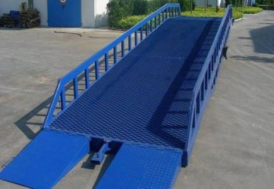 Mobilný hydraulický mostík
