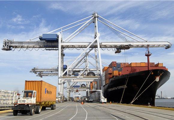 Loď na kontajnerový žeriav